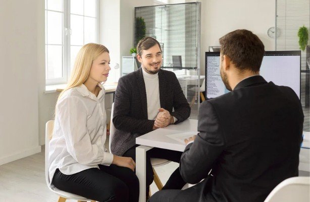 How to Build a Professional Portfolio Before Graduation